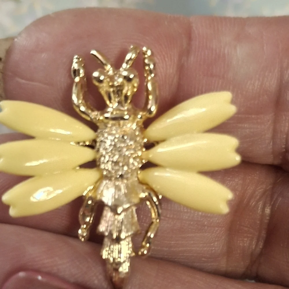 Bug Gold and Yellow Luxite Bee Brooch Pin Vintage